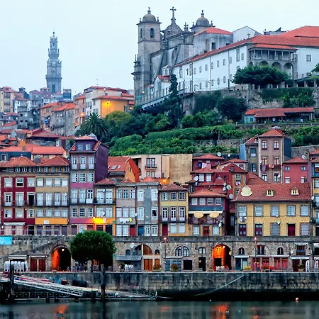 Отель Avenida Повуа-ди-Варзин