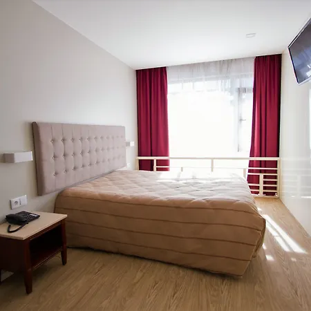 Отель Avenida 2*