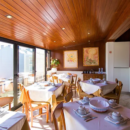 Avenida Отель Повуа-ди-Варзин