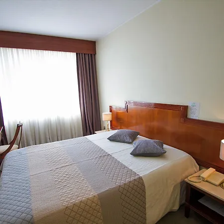 Avenida Отель Повуа-ди-Варзин