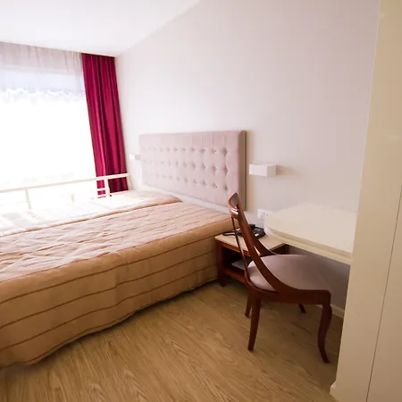 Отель Avenida Повуа-ди-Варзин