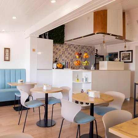 Avenida Отель Повуа-ди-Варзин