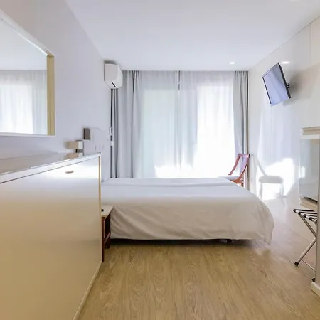 Отель Avenida Повуа-ди-Варзин