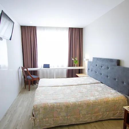 Avenida Отель Повуа-ди-Варзин