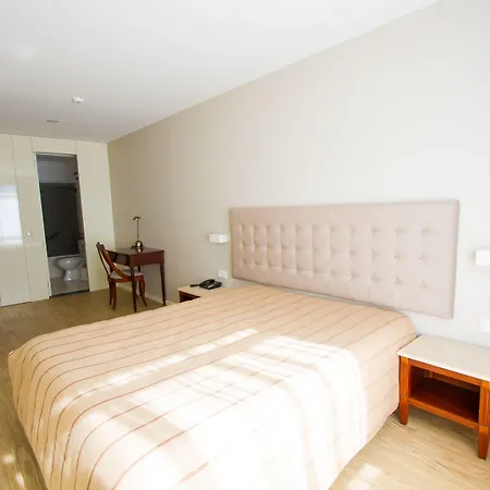 Avenida Отель Повуа-ди-Варзин